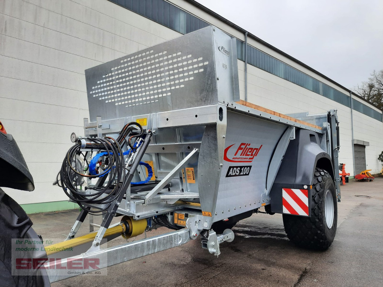 Fliegl ADS 100 Einachs 9m³ - Kuivalannan levitin: kuva Fliegl ADS 100 Einachs 9m³ - Kuivalannan levitin Fliegl ADS 100 Einachs 9m³ - Kuivalannan levitin: kuva Fliegl ADS 100 Einachs 9m³ - Kuivalannan levitin