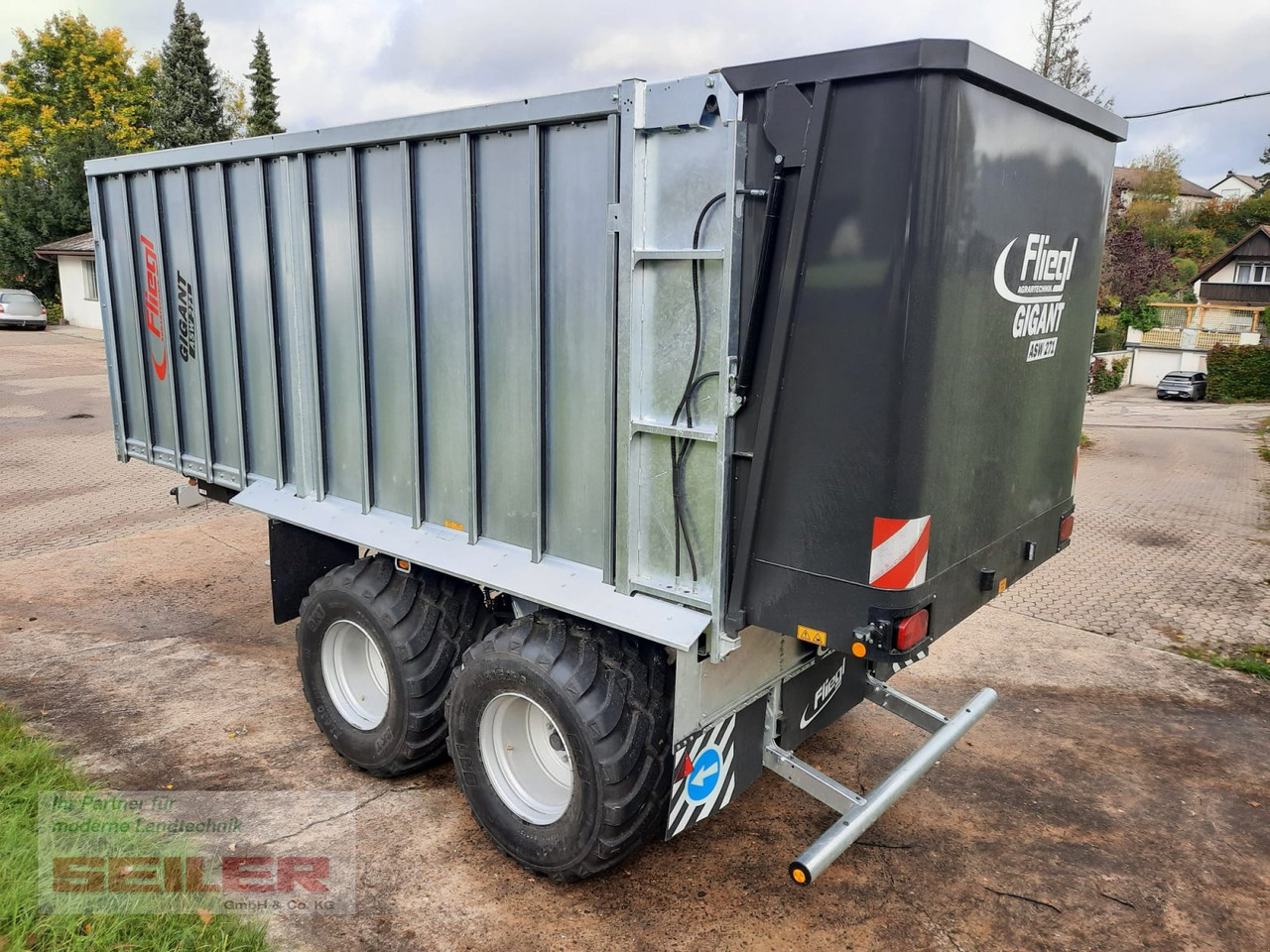Fliegl ASW 271 C FOX 40m³ Franken-Renner - Silppurivaunu: kuva Fliegl ASW 271 C FOX 40m³ Franken-Renner - Silppurivaunu Fliegl ASW 271 C FOX 40m³ Franken-Renner - Silppurivaunu: kuva Fliegl ASW 271 C FOX 40m³ Franken-Renner - Silppurivaunu