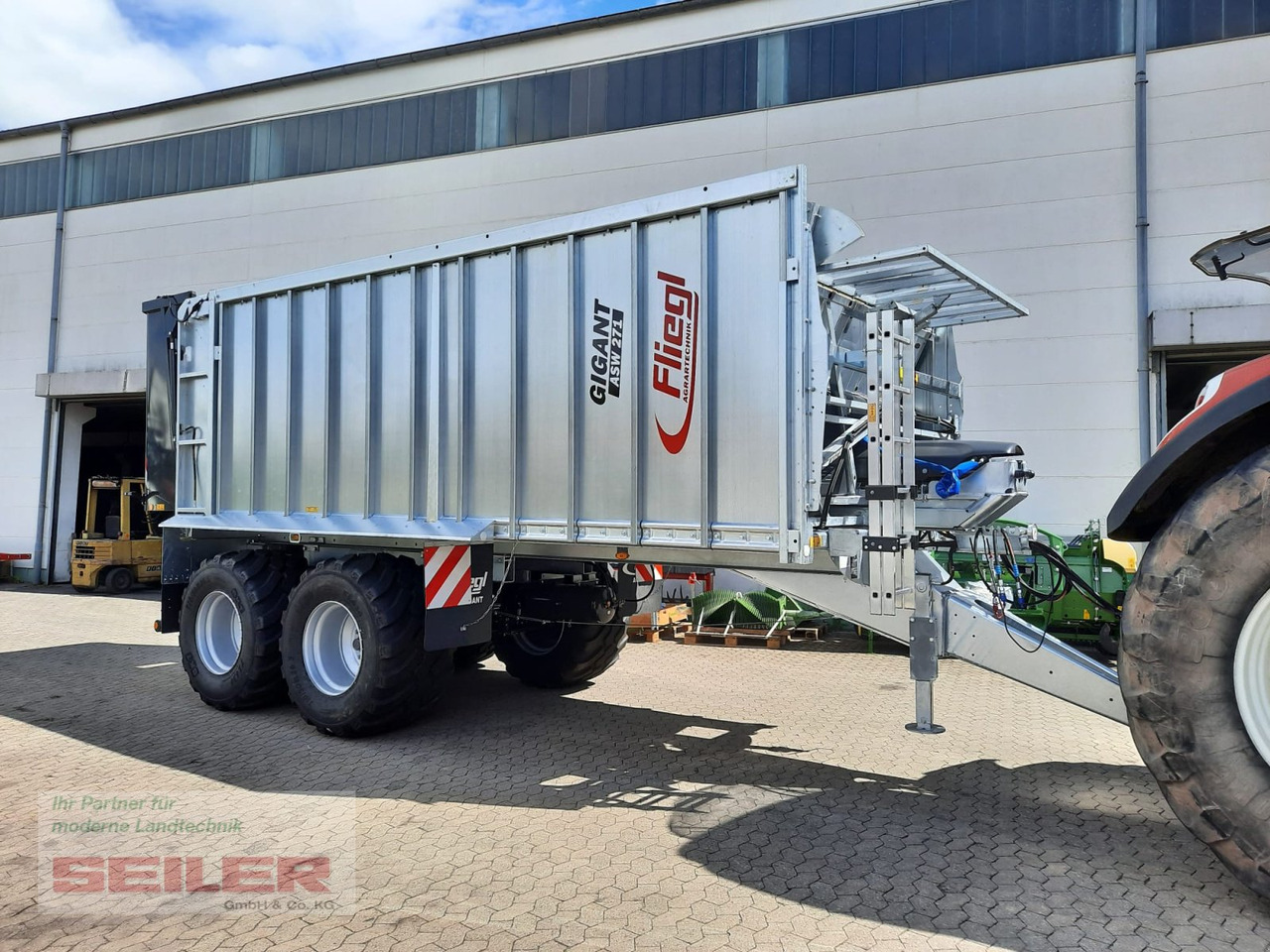 Fliegl ASW 271 C FOX Lenkachse 26,5" 35m³ - Silppurivaunu: kuva Fliegl ASW 271 C FOX Lenkachse 26,5" 35m³ - Silppurivaunu Fliegl ASW 271 C FOX Lenkachse 26,5" 35m³ - Silppurivaunu: kuva Fliegl ASW 271 C FOX Lenkachse 26,5" 35m³ - Silppurivaunu