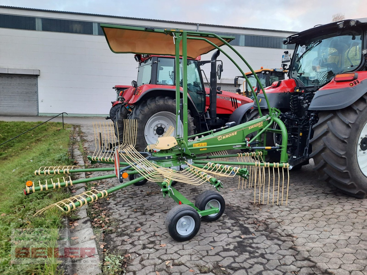 Krone Swadro S460 - Pöyhin: kuva Krone Swadro S460 - Pöyhin Krone Swadro S460 - Pöyhin: kuva Krone Swadro S460 - Pöyhin