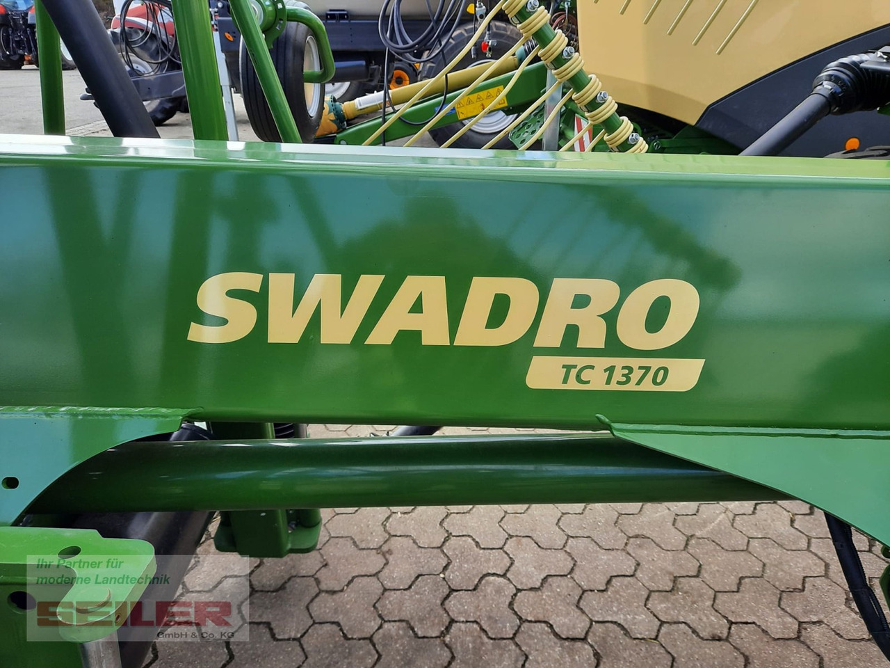 Krone Swadro TC 1370 - Pöyhin: kuva Krone Swadro TC 1370 - Pöyhin Krone Swadro TC 1370 - Pöyhin: kuva Krone Swadro TC 1370 - Pöyhin