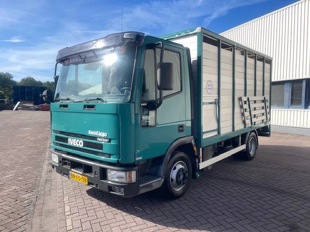 Iveco EuroCargo 65 BLADVERING / HANDGESCHAKELDE - Eläinten kuljetus kuorma-auto: kuva Iveco EuroCargo 65 BLADVERING / HANDGESCHAKELDE - Eläinten kuljetus kuorma-auto Iveco EuroCargo 65 BLADVERING / HANDGESCHAKELDE - Eläinten kuljetus kuorma-auto: kuva Iveco EuroCargo 65 BLADVERING / HANDGESCHAKELDE - Eläinten kuljetus kuorma-auto