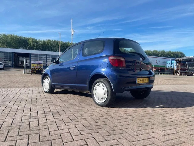 Toyota Yaris 1.3 3DRS - Viistoperä: kuva Toyota Yaris 1.3 3DRS - Viistoperä Toyota Yaris 1.3 3DRS - Viistoperä: kuva Toyota Yaris 1.3 3DRS - Viistoperä