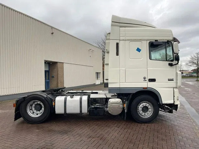 DAF XF 105.410 Euro 5 Automatic Retarder - Vetopöytäauto: kuva DAF XF 105.410 Euro 5 Automatic Retarder - Vetopöytäauto DAF XF 105.410 Euro 5 Automatic Retarder - Vetopöytäauto: kuva DAF XF 105.410 Euro 5 Automatic Retarder - Vetopöytäauto