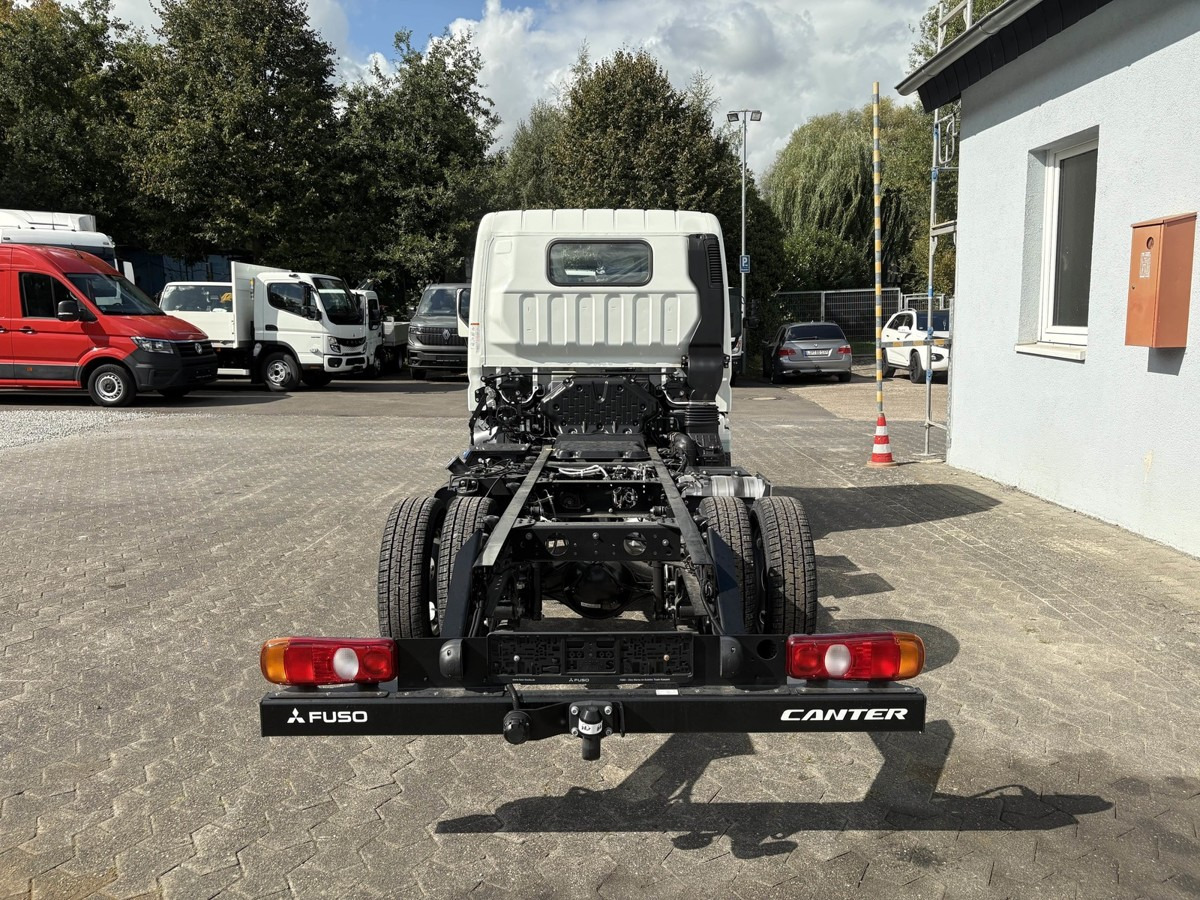 FUSO 3S15 Fahrgestell 2500 Nebenantrieb - Kuorma-auto alusta: kuva FUSO 3S15 Fahrgestell 2500 Nebenantrieb - Kuorma-auto alusta FUSO 3S15 Fahrgestell 2500 Nebenantrieb - Kuorma-auto alusta: kuva FUSO 3S15 Fahrgestell 2500 Nebenantrieb - Kuorma-auto alusta