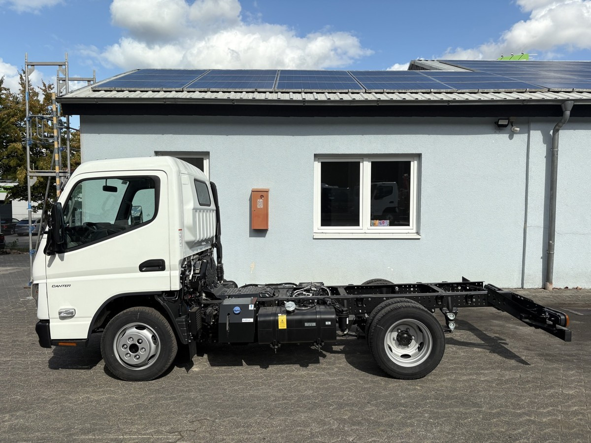FUSO 3S15 Fahrgestell 2500 Nebenantrieb - Kuorma-auto alusta: kuva FUSO 3S15 Fahrgestell 2500 Nebenantrieb - Kuorma-auto alusta FUSO 3S15 Fahrgestell 2500 Nebenantrieb - Kuorma-auto alusta: kuva FUSO 3S15 Fahrgestell 2500 Nebenantrieb - Kuorma-auto alusta