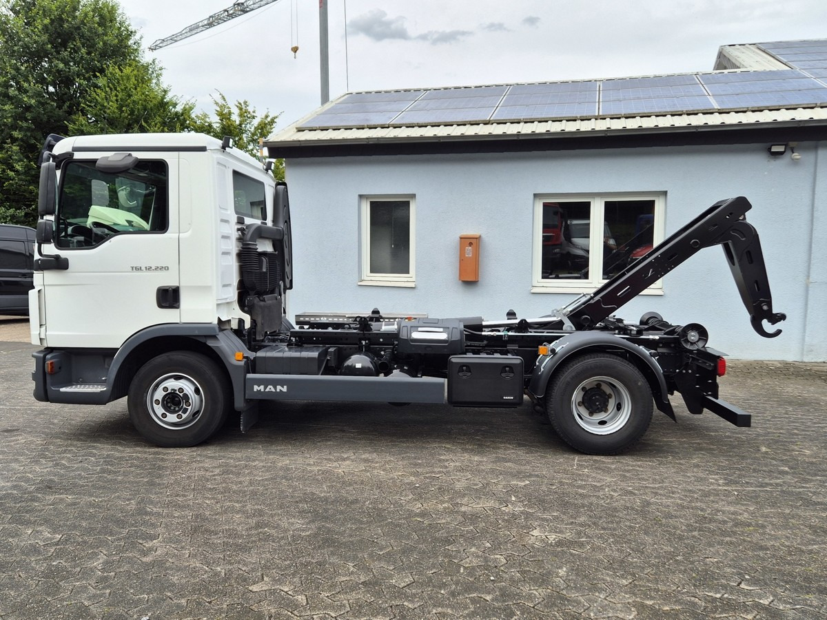 MAN TGL 12.220 BL City Abrollkipper 2x AHK Euro 6 - Koukkulava kuorma-auto: kuva MAN TGL 12.220 BL City Abrollkipper 2x AHK Euro 6 - Koukkulava kuorma-auto MAN TGL 12.220 BL City Abrollkipper 2x AHK Euro 6 - Koukkulava kuorma-auto: kuva MAN TGL 12.220 BL City Abrollkipper 2x AHK Euro 6 - Koukkulava kuorma-auto