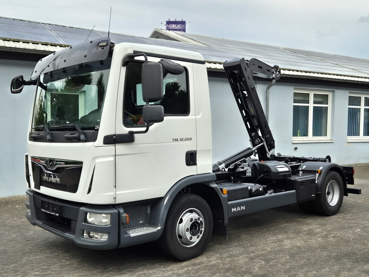 MAN TGL 12.250 BL City Abrollkipper AHK Euro 6 - Koukkulava kuorma-auto: kuva MAN TGL 12.250 BL City Abrollkipper AHK Euro 6 - Koukkulava kuorma-auto MAN TGL 12.250 BL City Abrollkipper AHK Euro 6 - Koukkulava kuorma-auto: kuva MAN TGL 12.250 BL City Abrollkipper AHK Euro 6 - Koukkulava kuorma-auto