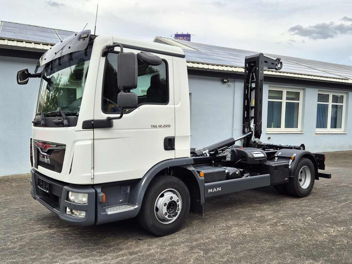 MAN TGL 12.250 BL City Abrollkipper AHK Euro 6 - Koukkulava kuorma-auto: kuva MAN TGL 12.250 BL City Abrollkipper AHK Euro 6 - Koukkulava kuorma-auto MAN TGL 12.250 BL City Abrollkipper AHK Euro 6 - Koukkulava kuorma-auto: kuva MAN TGL 12.250 BL City Abrollkipper AHK Euro 6 - Koukkulava kuorma-auto