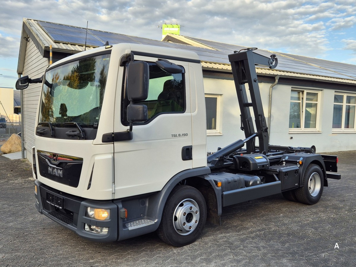 MAN TGL 8.190 BL City Abrollkipper Aut., 2 x AHK sof - Koukkulava kuorma-auto: kuva MAN TGL 8.190 BL City Abrollkipper Aut., 2 x AHK sof - Koukkulava kuorma-auto MAN TGL 8.190 BL City Abrollkipper Aut., 2 x AHK sof - Koukkulava kuorma-auto: kuva MAN TGL 8.190 BL City Abrollkipper Aut., 2 x AHK sof - Koukkulava kuorma-auto