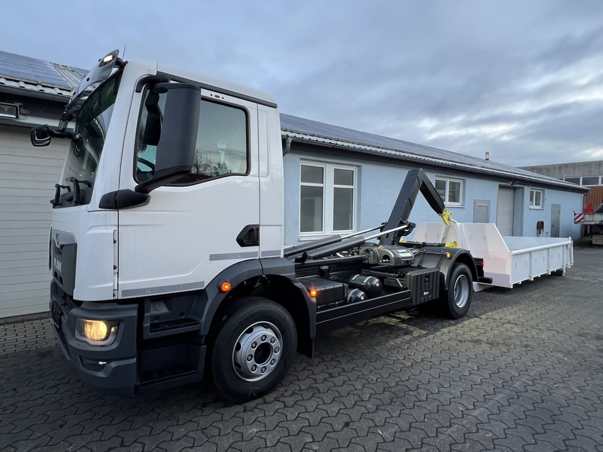 MAN TGM 15.290 BL Abrollkipper PowerMatic Standheiz. - Koukkulava kuorma-auto: kuva MAN TGM 15.290 BL Abrollkipper PowerMatic Standheiz. - Koukkulava kuorma-auto MAN TGM 15.290 BL Abrollkipper PowerMatic Standheiz. - Koukkulava kuorma-auto: kuva MAN TGM 15.290 BL Abrollkipper PowerMatic Standheiz. - Koukkulava kuorma-auto