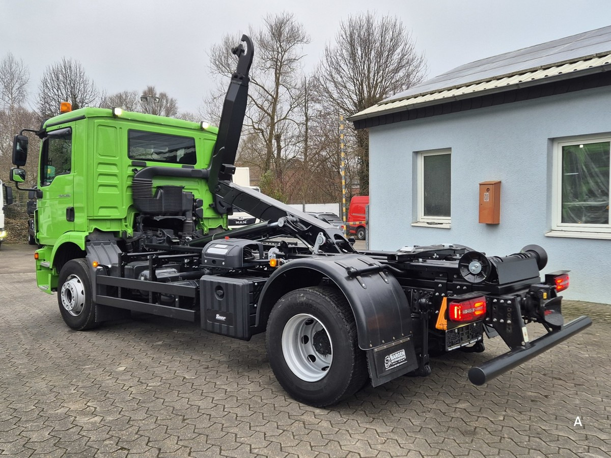 MAN TGM 15.290 BL Aut. Abrollkipper AHK - Koukkulava kuorma-auto: kuva MAN TGM 15.290 BL Aut. Abrollkipper AHK - Koukkulava kuorma-auto MAN TGM 15.290 BL Aut. Abrollkipper AHK - Koukkulava kuorma-auto: kuva MAN TGM 15.290 BL Aut. Abrollkipper AHK - Koukkulava kuorma-auto