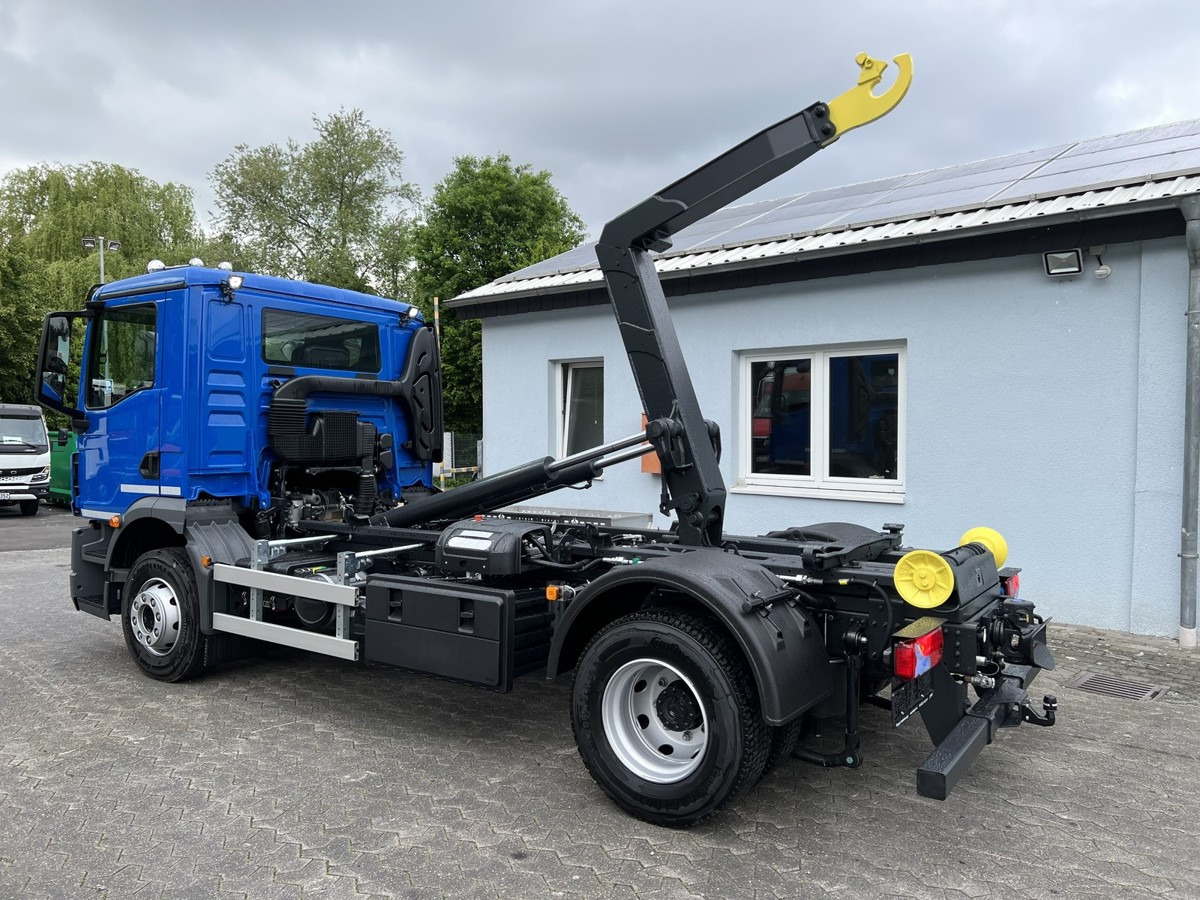MAN TGM 18.320 BL 4x2 Abrollkipper 14t Automatik - Koukkulava kuorma-auto: kuva MAN TGM 18.320 BL 4x2 Abrollkipper 14t Automatik - Koukkulava kuorma-auto MAN TGM 18.320 BL 4x2 Abrollkipper 14t Automatik - Koukkulava kuorma-auto: kuva MAN TGM 18.320 BL 4x2 Abrollkipper 14t Automatik - Koukkulava kuorma-auto
