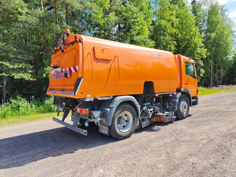 Bucher Cityfant 60 MB Atego - Lakaisuauto: kuva Bucher Cityfant 60 MB Atego - Lakaisuauto Bucher Cityfant 60 MB Atego - Lakaisuauto: kuva Bucher Cityfant 60 MB Atego - Lakaisuauto