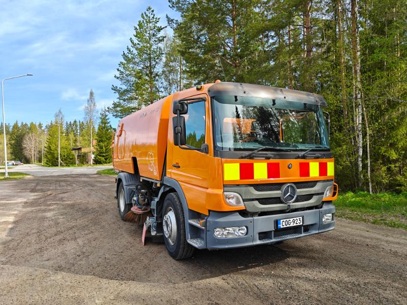 Bucher Cityfant 60 MB Atego - Lakaisuauto: kuva Bucher Cityfant 60 MB Atego - Lakaisuauto Bucher Cityfant 60 MB Atego - Lakaisuauto: kuva Bucher Cityfant 60 MB Atego - Lakaisuauto