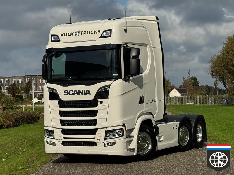 Scania 590 S 6X2/4 - Full air - Retarder PTO - SLIDE fifth wheel - King of the Road - Vetopöytäauto: kuva Scania 590 S 6X2/4 - Full air - Retarder PTO - SLIDE fifth wheel - King of the Road - Vetopöytäauto Scania 590 S 6X2/4 - Full air - Retarder PTO - SLIDE fifth wheel - King of the Road - Vetopöytäauto: kuva Scania 590 S 6X2/4 - Full air - Retarder PTO - SLIDE fifth wheel - King of the Road - Vetopöytäauto