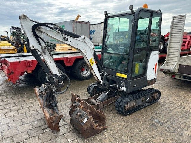 Bobcat E19, Verstelllaufwerk, Greifer + Hammer, Löffel - Minikuormaaja: kuva Bobcat E19, Verstelllaufwerk, Greifer + Hammer, Löffel - Minikuormaaja Bobcat E19, Verstelllaufwerk, Greifer + Hammer, Löffel - Minikuormaaja: kuva Bobcat E19, Verstelllaufwerk, Greifer + Hammer, Löffel - Minikuormaaja