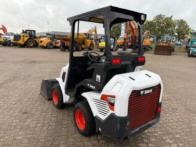 Bobcat L28, Schaufel, Palettengabel, S.W.S. - Pyöräkuormaaja: kuva Bobcat L28, Schaufel, Palettengabel, S.W.S. - Pyöräkuormaaja Bobcat L28, Schaufel, Palettengabel, S.W.S. - Pyöräkuormaaja: kuva Bobcat L28, Schaufel, Palettengabel, S.W.S. - Pyöräkuormaaja