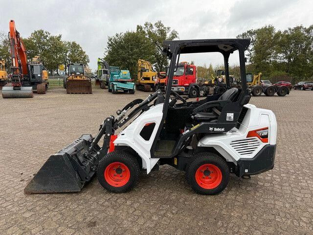 Bobcat L28, Schaufel, Palettengabel, S.W.S. - Pyöräkuormaaja: kuva Bobcat L28, Schaufel, Palettengabel, S.W.S. - Pyöräkuormaaja Bobcat L28, Schaufel, Palettengabel, S.W.S. - Pyöräkuormaaja: kuva Bobcat L28, Schaufel, Palettengabel, S.W.S. - Pyöräkuormaaja