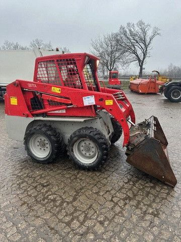 Bobcat S 130, S.W.S., 3. Steuerkreis, Div. Anbaugeräte - Liukuohjattu kuormaaja: kuva Bobcat S 130, S.W.S., 3. Steuerkreis, Div. Anbaugeräte - Liukuohjattu kuormaaja Bobcat S 130, S.W.S., 3. Steuerkreis, Div. Anbaugeräte - Liukuohjattu kuormaaja: kuva Bobcat S 130, S.W.S., 3. Steuerkreis, Div. Anbaugeräte - Liukuohjattu kuormaaja