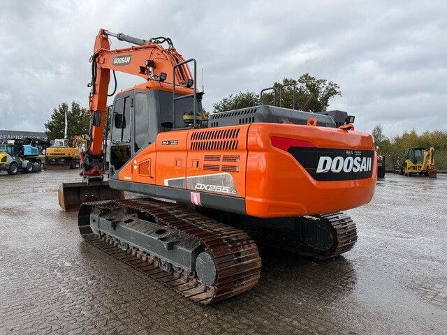 Doosan DX 255 LC-5, Rototilt,Div. Löffel,Greifer+Hammer - Telakaivukone: kuva Doosan DX 255 LC-5, Rototilt,Div. Löffel,Greifer+Hammer - Telakaivukone Doosan DX 255 LC-5, Rototilt,Div. Löffel,Greifer+Hammer - Telakaivukone: kuva Doosan DX 255 LC-5, Rototilt,Div. Löffel,Greifer+Hammer - Telakaivukone