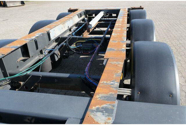 Fliegl SDS 380 SDS01, 20/30 & 40 Fuß Container, BPW - Apuvaunu puoliperävaunu: kuva Fliegl SDS 380 SDS01, 20/30 & 40 Fuß Container, BPW - Apuvaunu puoliperävaunu Fliegl SDS 380 SDS01, 20/30 & 40 Fuß Container, BPW - Apuvaunu puoliperävaunu: kuva Fliegl SDS 380 SDS01, 20/30 & 40 Fuß Container, BPW - Apuvaunu puoliperävaunu