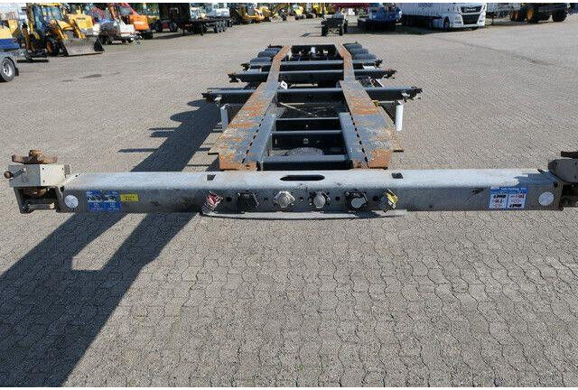 Fliegl SDS 380 SDS01, 20/30 & 40 Fuß Container, BPW - Apuvaunu puoliperävaunu: kuva Fliegl SDS 380 SDS01, 20/30 & 40 Fuß Container, BPW - Apuvaunu puoliperävaunu Fliegl SDS 380 SDS01, 20/30 & 40 Fuß Container, BPW - Apuvaunu puoliperävaunu: kuva Fliegl SDS 380 SDS01, 20/30 & 40 Fuß Container, BPW - Apuvaunu puoliperävaunu