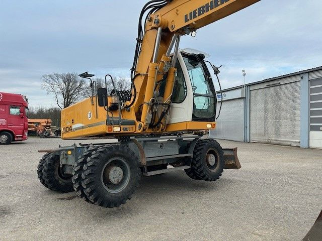 Liebherr A 904 C Litronic/SW System SW48/Klima/Kamera - Pyöräalustainen kaivinkone: kuva Liebherr A 904 C Litronic/SW System SW48/Klima/Kamera - Pyöräalustainen kaivinkone Liebherr A 904 C Litronic/SW System SW48/Klima/Kamera - Pyöräalustainen kaivinkone: kuva Liebherr A 904 C Litronic/SW System SW48/Klima/Kamera - Pyöräalustainen kaivinkone