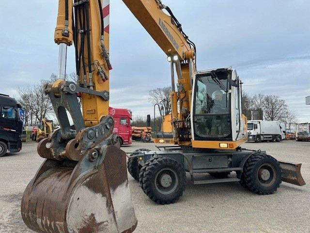 Liebherr A 904 C Litronic/SW System SW48/Klima/Kamera - Pyöräalustainen kaivinkone: kuva Liebherr A 904 C Litronic/SW System SW48/Klima/Kamera - Pyöräalustainen kaivinkone Liebherr A 904 C Litronic/SW System SW48/Klima/Kamera - Pyöräalustainen kaivinkone: kuva Liebherr A 904 C Litronic/SW System SW48/Klima/Kamera - Pyöräalustainen kaivinkone