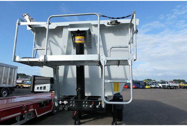 Mega MNW, Stahl, 25m³, Luft-Lift, anliegende Klappe - Kippiauto puoliperävaunu: kuva Mega MNW, Stahl, 25m³, Luft-Lift, anliegende Klappe - Kippiauto puoliperävaunu Mega MNW, Stahl, 25m³, Luft-Lift, anliegende Klappe - Kippiauto puoliperävaunu: kuva Mega MNW, Stahl, 25m³, Luft-Lift, anliegende Klappe - Kippiauto puoliperävaunu