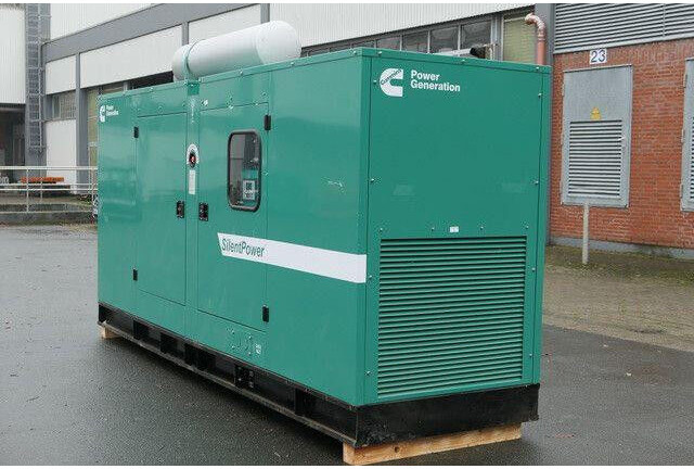 Uusi Rakennuskoneet Cummins 125 kVA, Stromgenerator, Isoliert: kuva Uusi Rakennuskoneet Cummins 125 kVA, Stromgenerator, Isoliert
