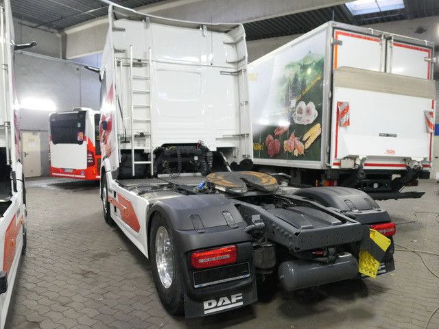 DAF XG 530 FT 4x2, Hydr., Klima, Alu-Felgen,Intarder - Vetopöytäauto: kuva DAF XG 530 FT 4x2, Hydr., Klima, Alu-Felgen,Intarder - Vetopöytäauto DAF XG 530 FT 4x2, Hydr., Klima, Alu-Felgen,Intarder - Vetopöytäauto: kuva DAF XG 530 FT 4x2, Hydr., Klima, Alu-Felgen,Intarder - Vetopöytäauto