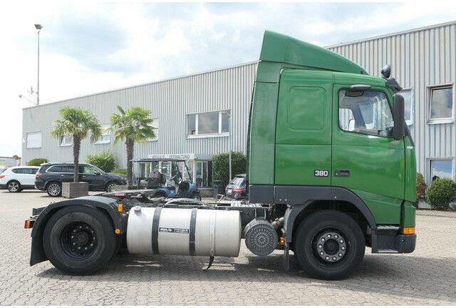 Volvo FH 380/Schalter/Klima/Hydraulik - Vetopöytäauto: kuva Volvo FH 380/Schalter/Klima/Hydraulik - Vetopöytäauto Volvo FH 380/Schalter/Klima/Hydraulik - Vetopöytäauto: kuva Volvo FH 380/Schalter/Klima/Hydraulik - Vetopöytäauto