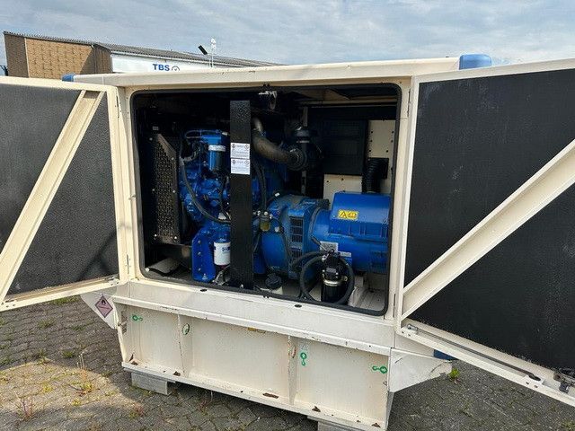 Wacker Wilson P33-2, 33kVA, Perkins, Stromgenerator - Sähkögeneraattori: kuva Wacker Wilson P33-2, 33kVA, Perkins, Stromgenerator - Sähkögeneraattori Wacker Wilson P33-2, 33kVA, Perkins, Stromgenerator - Sähkögeneraattori: kuva Wacker Wilson P33-2, 33kVA, Perkins, Stromgenerator - Sähkögeneraattori