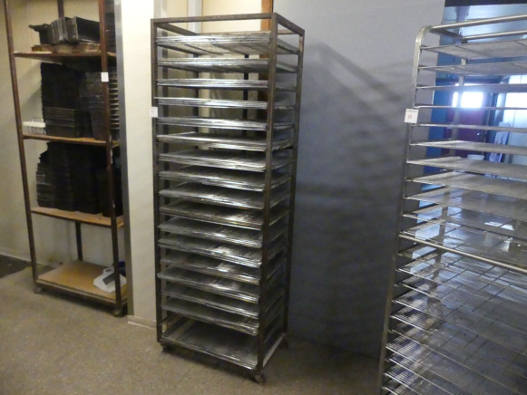 Chariot avec grilles 60x40 cm - Leipomokone: kuva Chariot avec grilles 60x40 cm - Leipomokone Chariot avec grilles 60x40 cm - Leipomokone: kuva Chariot avec grilles 60x40 cm - Leipomokone