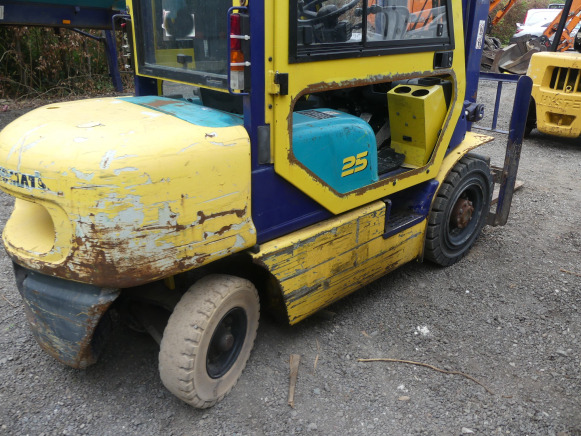 Chariot élévateur thermique Komatsu FD25T-12 - Vastapainotrukki: kuva Chariot élévateur thermique Komatsu FD25T-12 - Vastapainotrukki Chariot élévateur thermique Komatsu FD25T-12 - Vastapainotrukki: kuva Chariot élévateur thermique Komatsu FD25T-12 - Vastapainotrukki