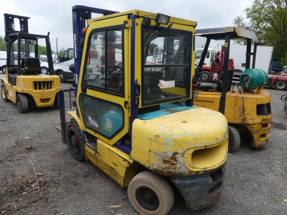 Chariot élévateur thermique Komatsu FD25T-12 - Vastapainotrukki: kuva Chariot élévateur thermique Komatsu FD25T-12 - Vastapainotrukki Chariot élévateur thermique Komatsu FD25T-12 - Vastapainotrukki: kuva Chariot élévateur thermique Komatsu FD25T-12 - Vastapainotrukki