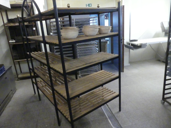 Présentoir à pain en L - Leipomokone: kuva Présentoir à pain en L - Leipomokone Présentoir à pain en L - Leipomokone: kuva Présentoir à pain en L - Leipomokone