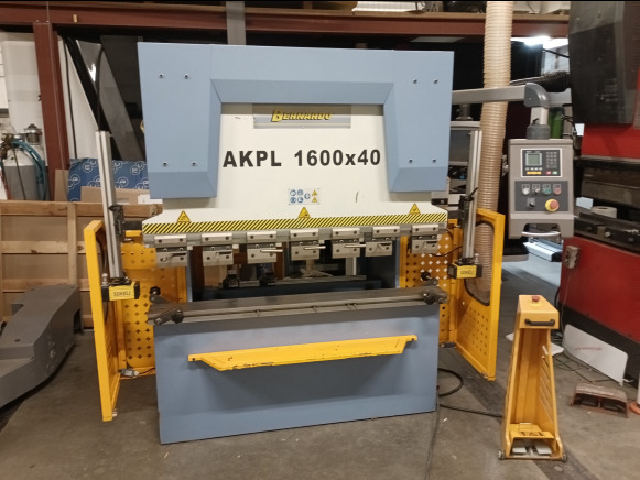 Presse plieuse 40t Bernardo - Metallintyöstökone: kuva Presse plieuse 40t Bernardo - Metallintyöstökone Presse plieuse 40t Bernardo - Metallintyöstökone: kuva Presse plieuse 40t Bernardo - Metallintyöstökone