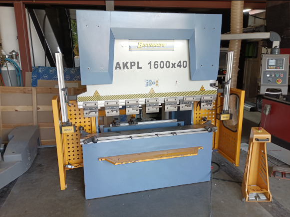 Presse plieuse 40t Bernardo - Metallintyöstökone: kuva Presse plieuse 40t Bernardo - Metallintyöstökone Presse plieuse 40t Bernardo - Metallintyöstökone: kuva Presse plieuse 40t Bernardo - Metallintyöstökone