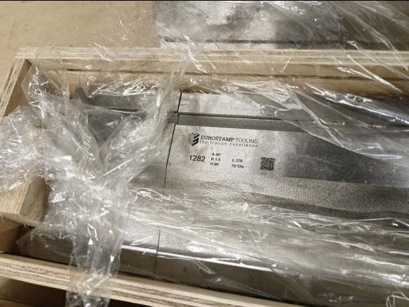 Presse plieuse 40t Bernardo - Metallintyöstökone: kuva Presse plieuse 40t Bernardo - Metallintyöstökone Presse plieuse 40t Bernardo - Metallintyöstökone: kuva Presse plieuse 40t Bernardo - Metallintyöstökone