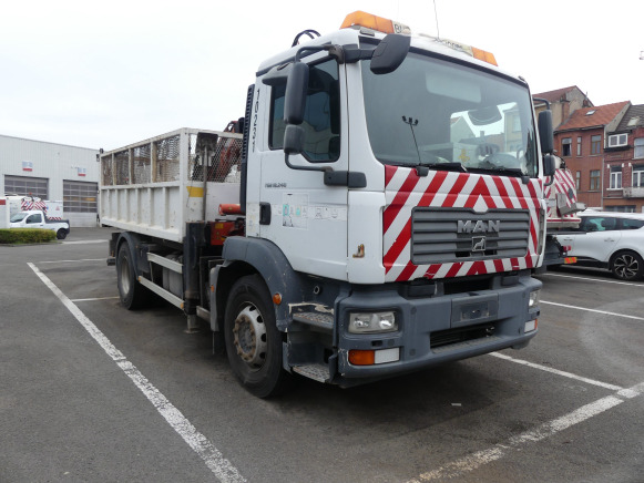 REF:10231 - Camion benne avec grue MAN TGM 18.240(VIN: WMAN08ZZ89Y231476) - Kippiauto kuorma-auto, Nosturiauto: kuva REF:10231 - Camion benne avec grue MAN TGM 18.240(VIN: WMAN08ZZ89Y231476) - Kippiauto kuorma-auto, Nosturiauto REF:10231 - Camion benne avec grue MAN TGM 18.240(VIN: WMAN08ZZ89Y231476) - Kippiauto kuorma-auto, Nosturiauto: kuva REF:10231 - Camion benne avec grue MAN TGM 18.240(VIN: WMAN08ZZ89Y231476) - Kippiauto kuorma-auto, Nosturiauto