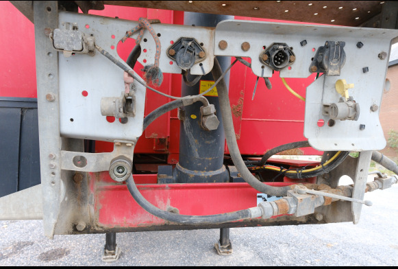 Kippiauto puoliperävaunu [Ref interne : V3] Semi-remorque avec bâche Schmitz SKI 24 (2007-VIN:WSK00000001223352): kuva Kippiauto puoliperävaunu [Ref interne : V3] Semi-remorque avec bâche Schmitz SKI 24 (2007-VIN:WSK00000001223352)