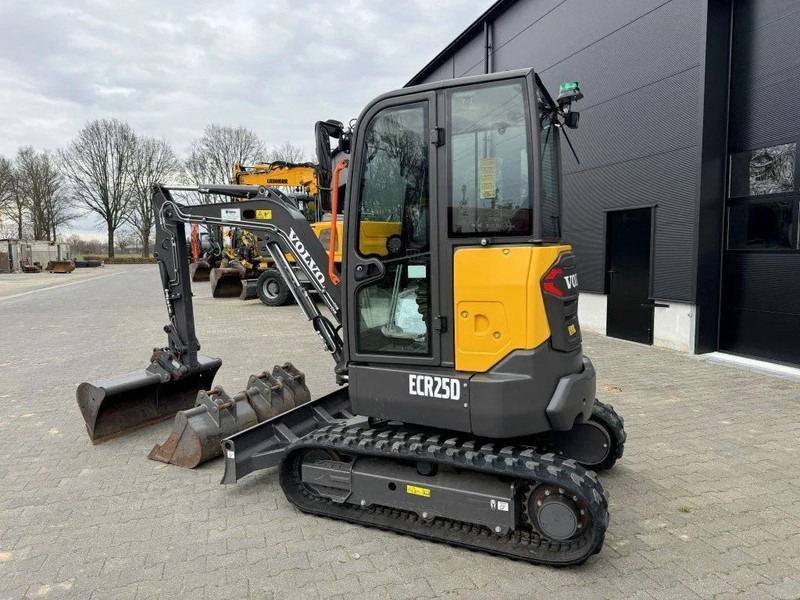 Volvo ECR25D - Minikuormaaja: kuva Volvo ECR25D - Minikuormaaja Volvo ECR25D - Minikuormaaja: kuva Volvo ECR25D - Minikuormaaja