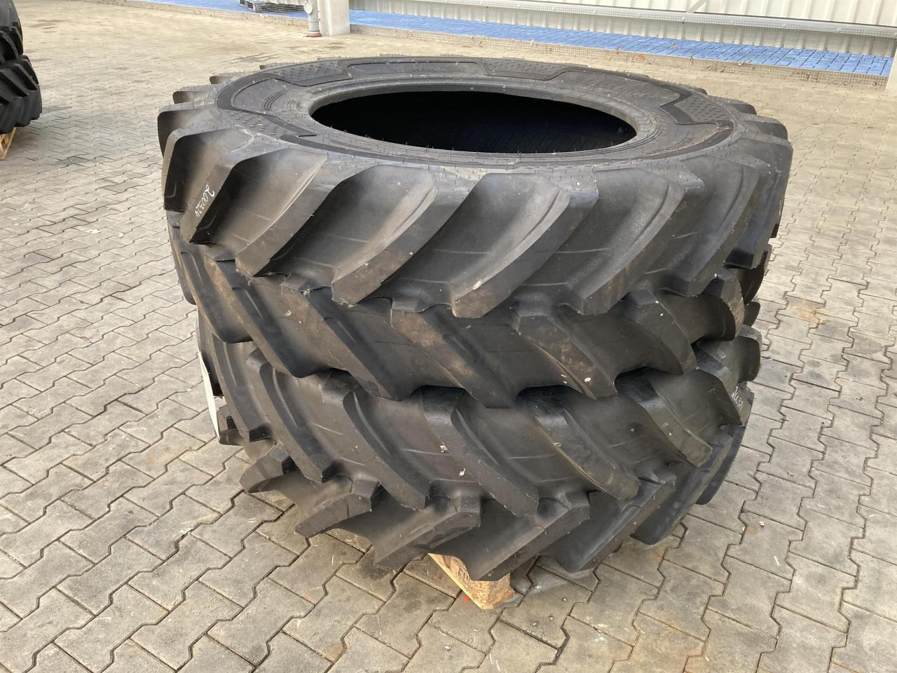Alliance 460/85R34 - Rengas - Maatalouskoneet: kuva Alliance 460/85R34 - Rengas - Maatalouskoneet Alliance 460/85R34 - Rengas - Maatalouskoneet: kuva Alliance 460/85R34 - Rengas - Maatalouskoneet