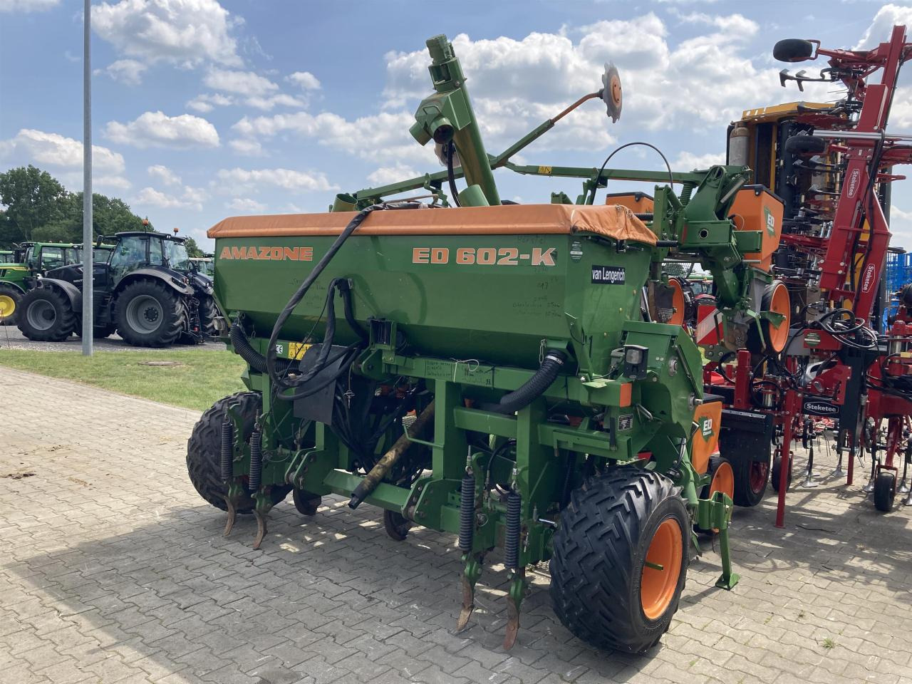 Amazone ED602K Classic - Tarkkuuskylvökone: kuva Amazone ED602K Classic - Tarkkuuskylvökone Amazone ED602K Classic - Tarkkuuskylvökone: kuva Amazone ED602K Classic - Tarkkuuskylvökone