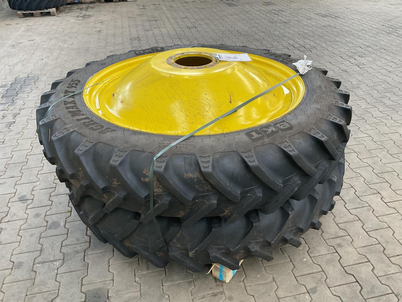 BKT 340/85R48 - Rengas - Maatalouskoneet: kuva BKT 340/85R48 - Rengas - Maatalouskoneet BKT 340/85R48 - Rengas - Maatalouskoneet: kuva BKT 340/85R48 - Rengas - Maatalouskoneet