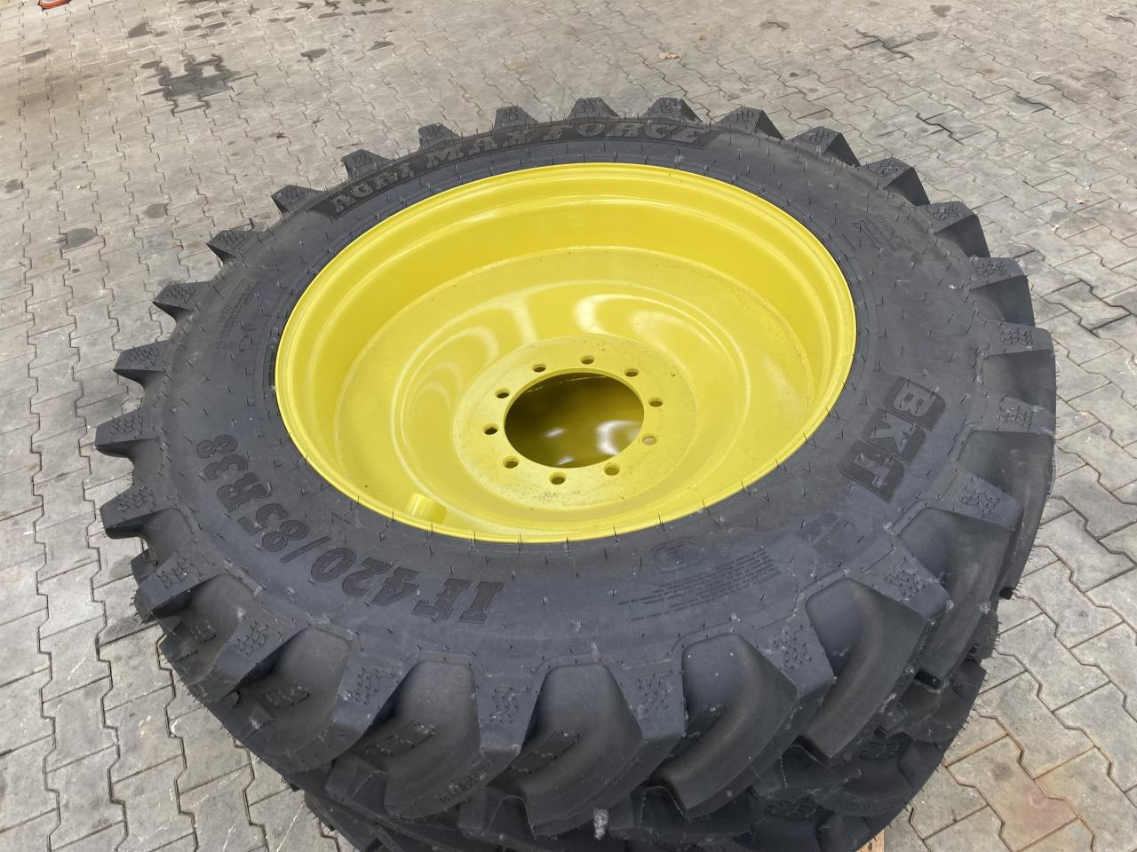 BKT 420/85R38 - Rengas - Maatalouskoneet: kuva BKT 420/85R38 - Rengas - Maatalouskoneet BKT 420/85R38 - Rengas - Maatalouskoneet: kuva BKT 420/85R38 - Rengas - Maatalouskoneet