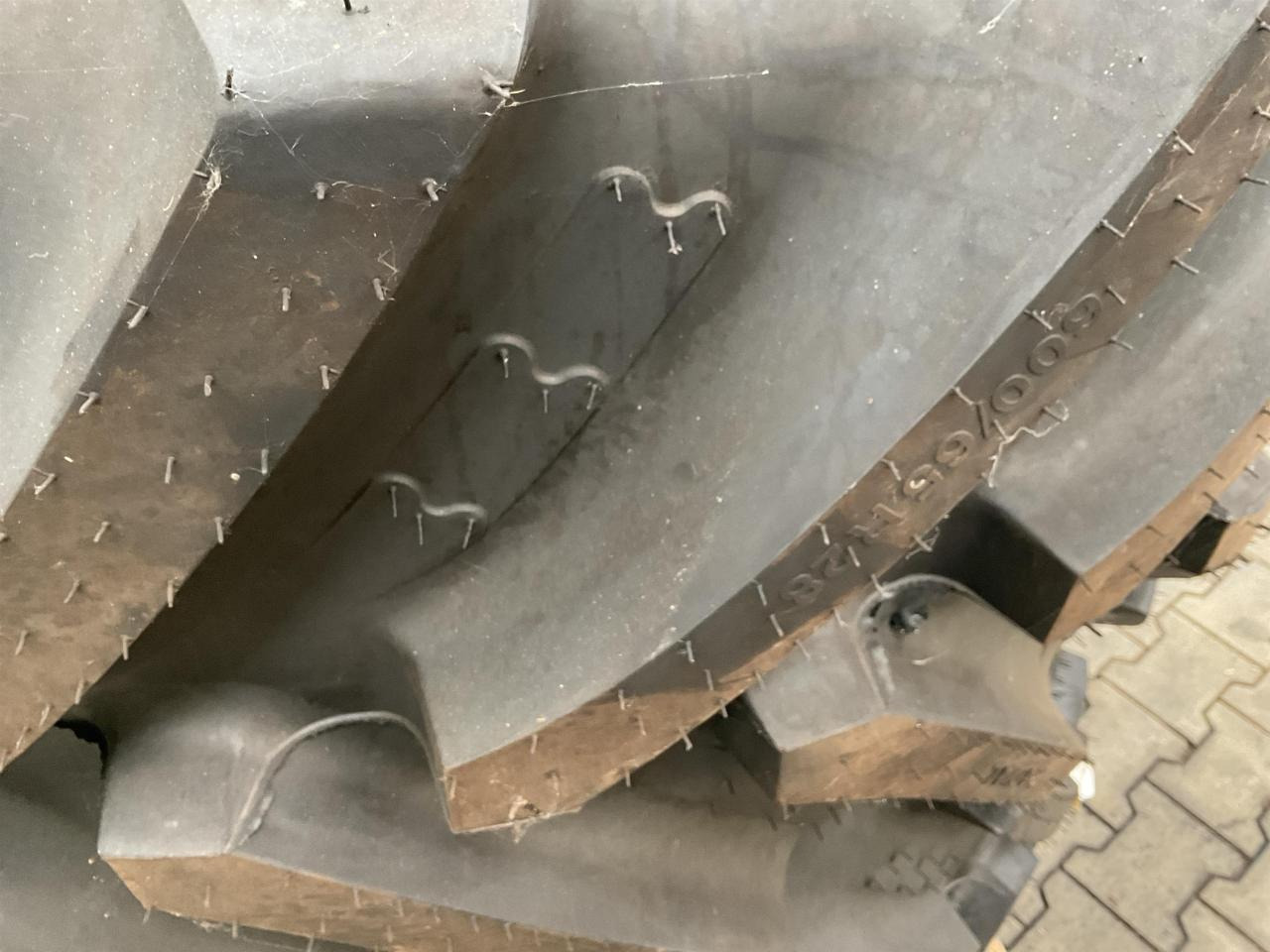 BKT 600/65R28 - Rengas - Maatalouskoneet: kuva BKT 600/65R28 - Rengas - Maatalouskoneet BKT 600/65R28 - Rengas - Maatalouskoneet: kuva BKT 600/65R28 - Rengas - Maatalouskoneet