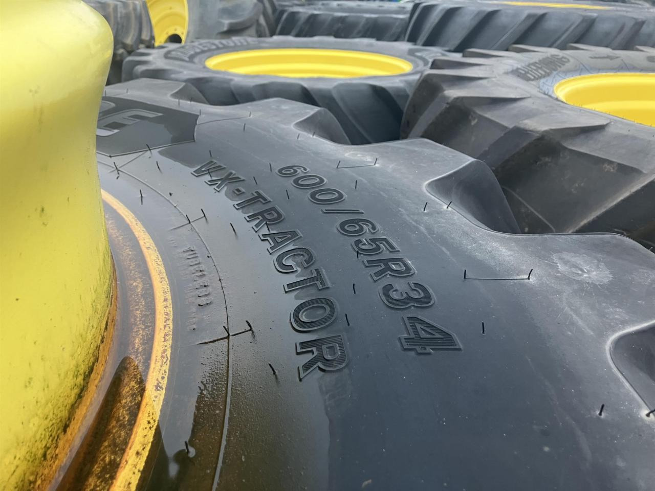 Bridgestone 600/65R34 - Rengas - Maatalouskoneet: kuva Bridgestone 600/65R34 - Rengas - Maatalouskoneet Bridgestone 600/65R34 - Rengas - Maatalouskoneet: kuva Bridgestone 600/65R34 - Rengas - Maatalouskoneet